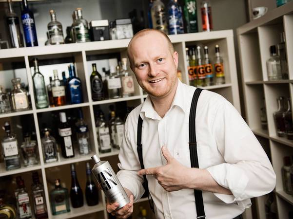 Stefan Liebmann mit seinem kreierten Gin