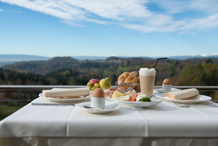 Frühstück auf der Terrasse im Hotel Liebmann